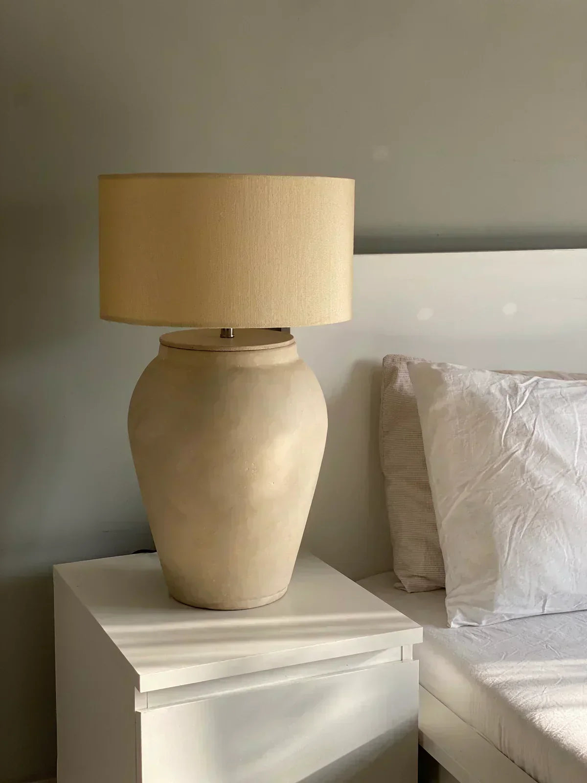 Cashew’ terracotta lamp with handcrafted beige and white lime wash finish, sculptural base, and matching 14-inch shade – 24-inch artisan lighting