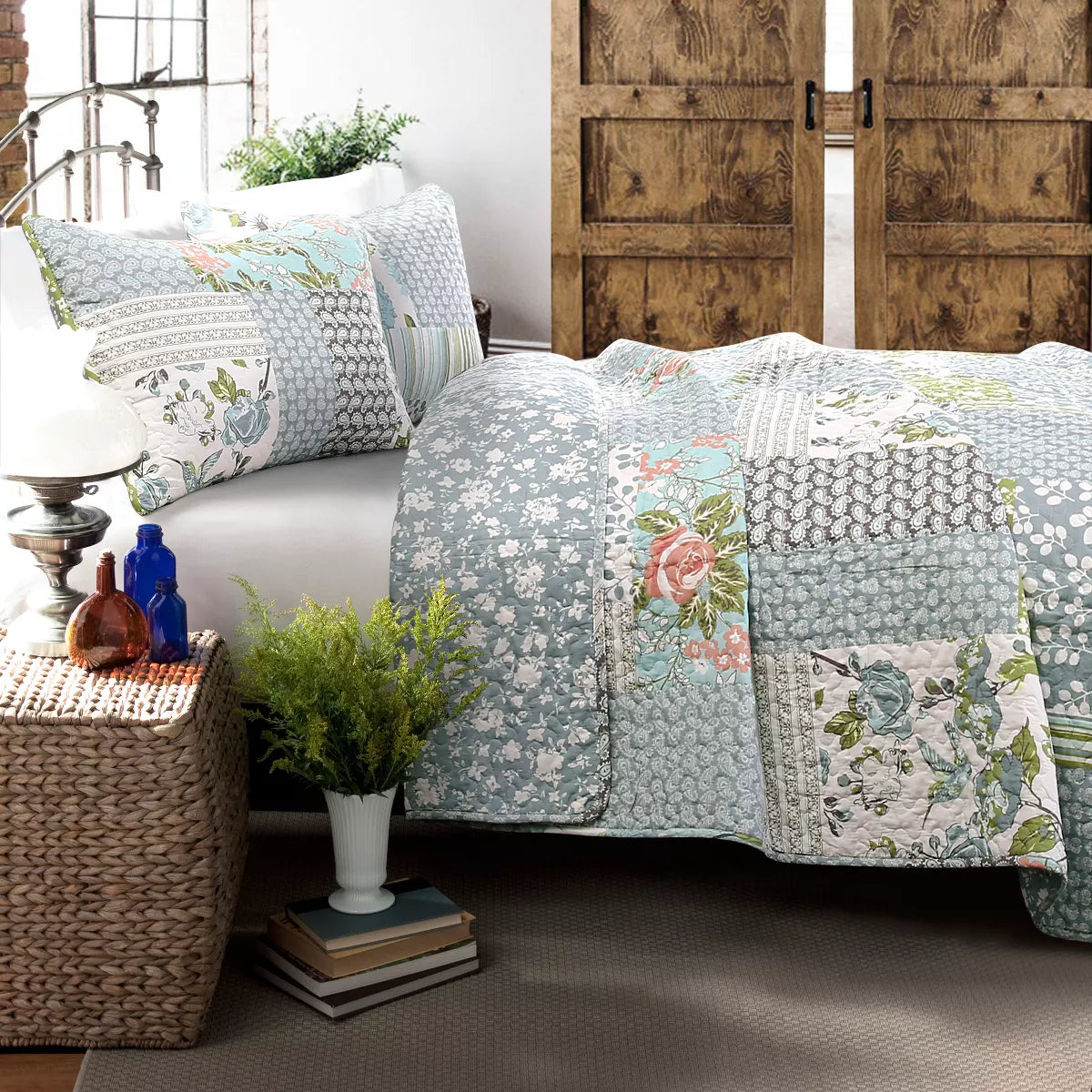Blue Roesser Quilt Set