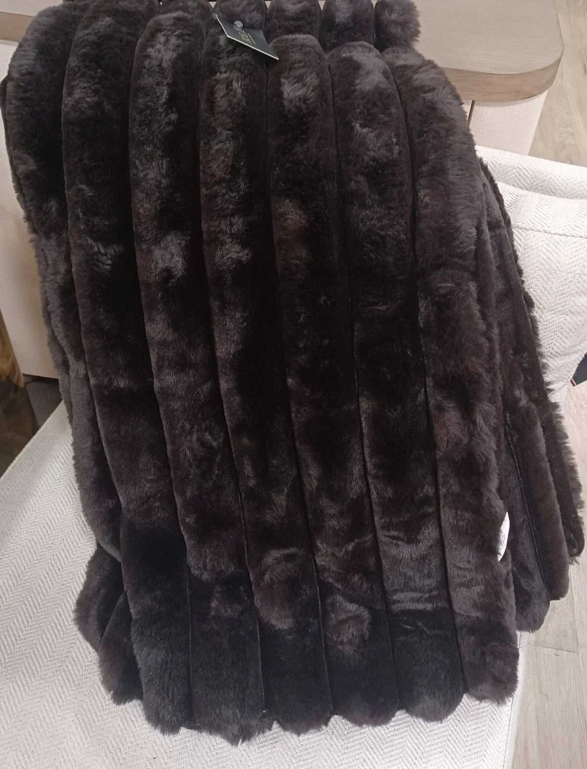 Rachel Zoe Ultra Thick & Plush Luxury Throw Blanket Faux Mink 50"x70" New - Picture 2 of 2
