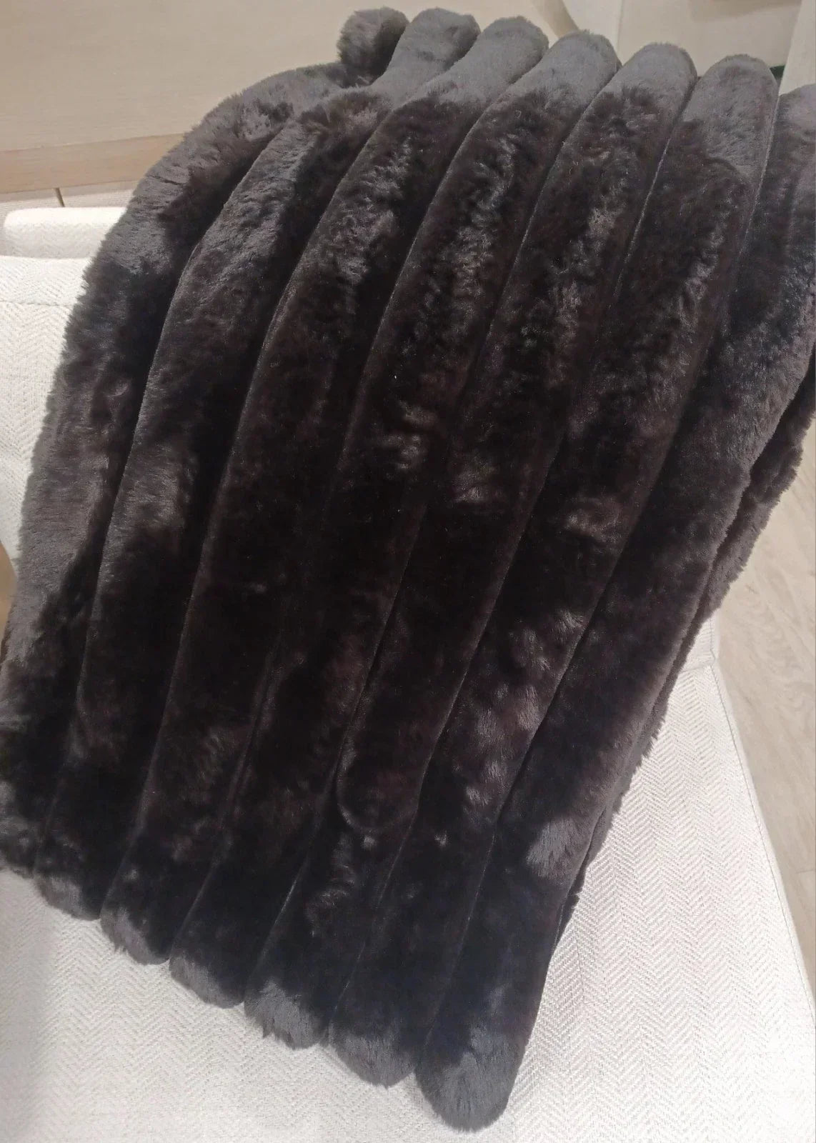 Rachel Zoe Ultra Thick & Plush Luxury Throw Blanket Faux Mink 50"x70" New - Picture 2 of 2