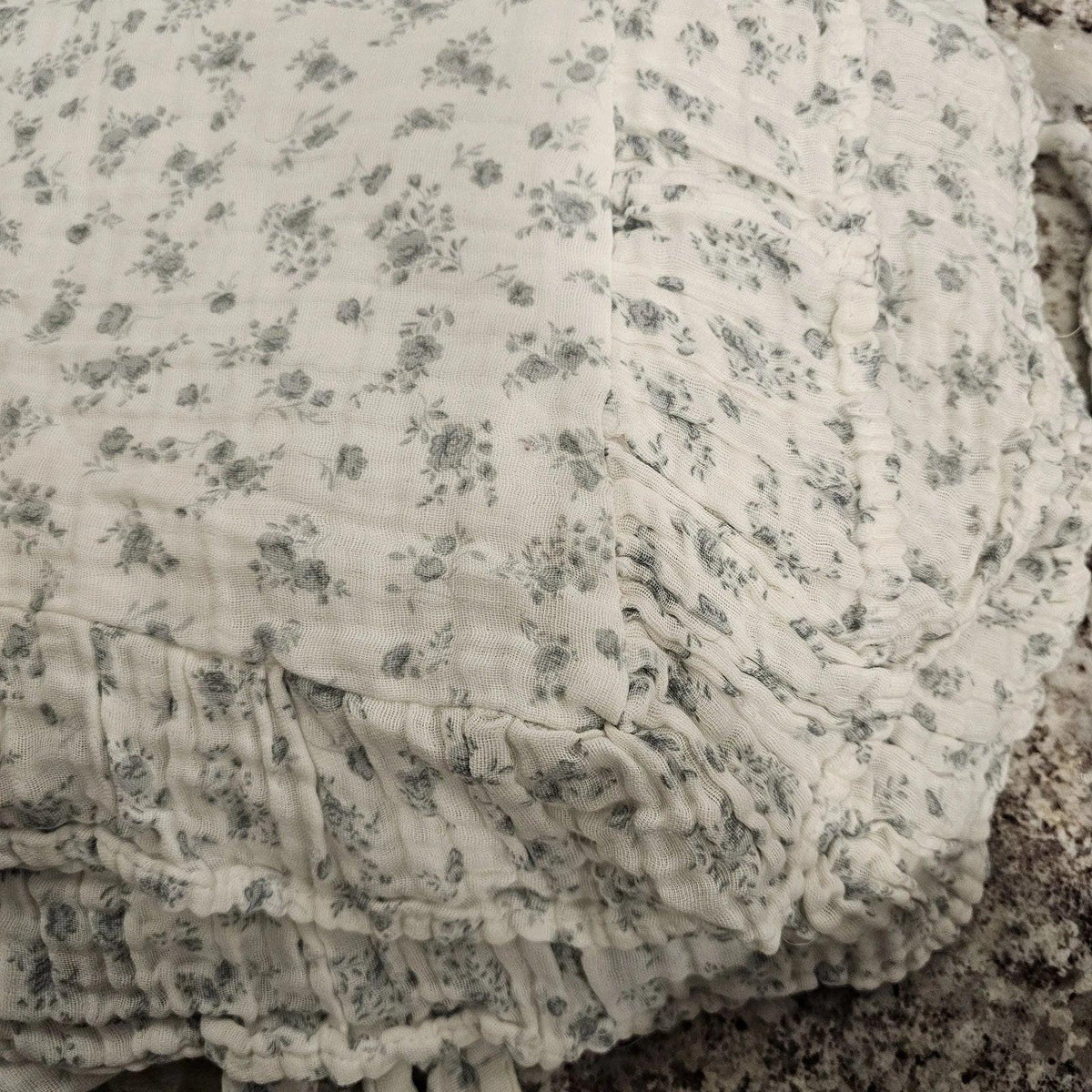Rachel Zoe Gauze Cotton Comforter Set 68”x90” Floral French County - Picture 3 of 3