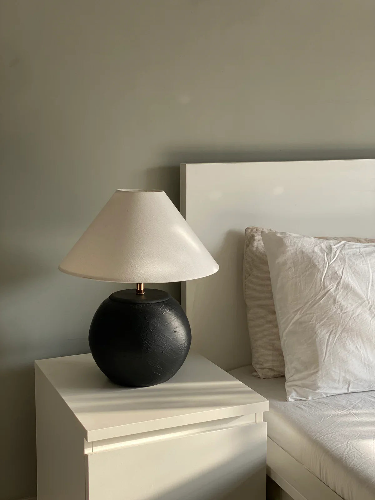 “Orb’ lamp with matte-finished terracotta base and gold accents, paired with a soft cream shade – 17.2-inch artisan lighting for modern spaces.”