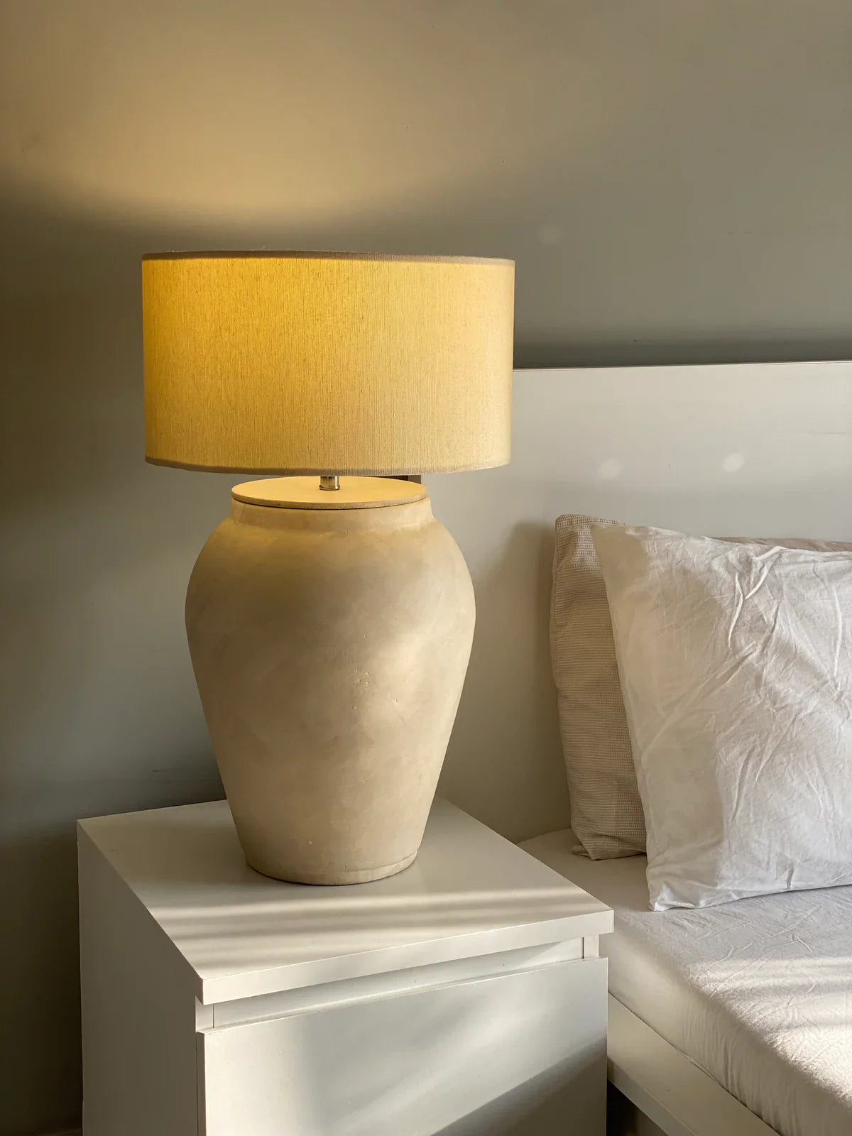 Cashew’ terracotta lamp with handcrafted beige and white lime wash finish, sculptural base, and matching 14-inch shade – 24-inch artisan lighting