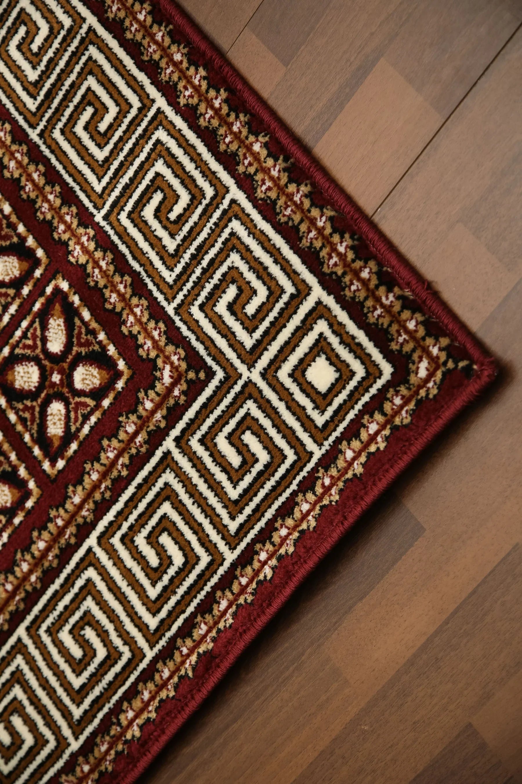 Maroon and beige traditional woven rug with all-over design – soft 10mm pile, jute and polyester backing
