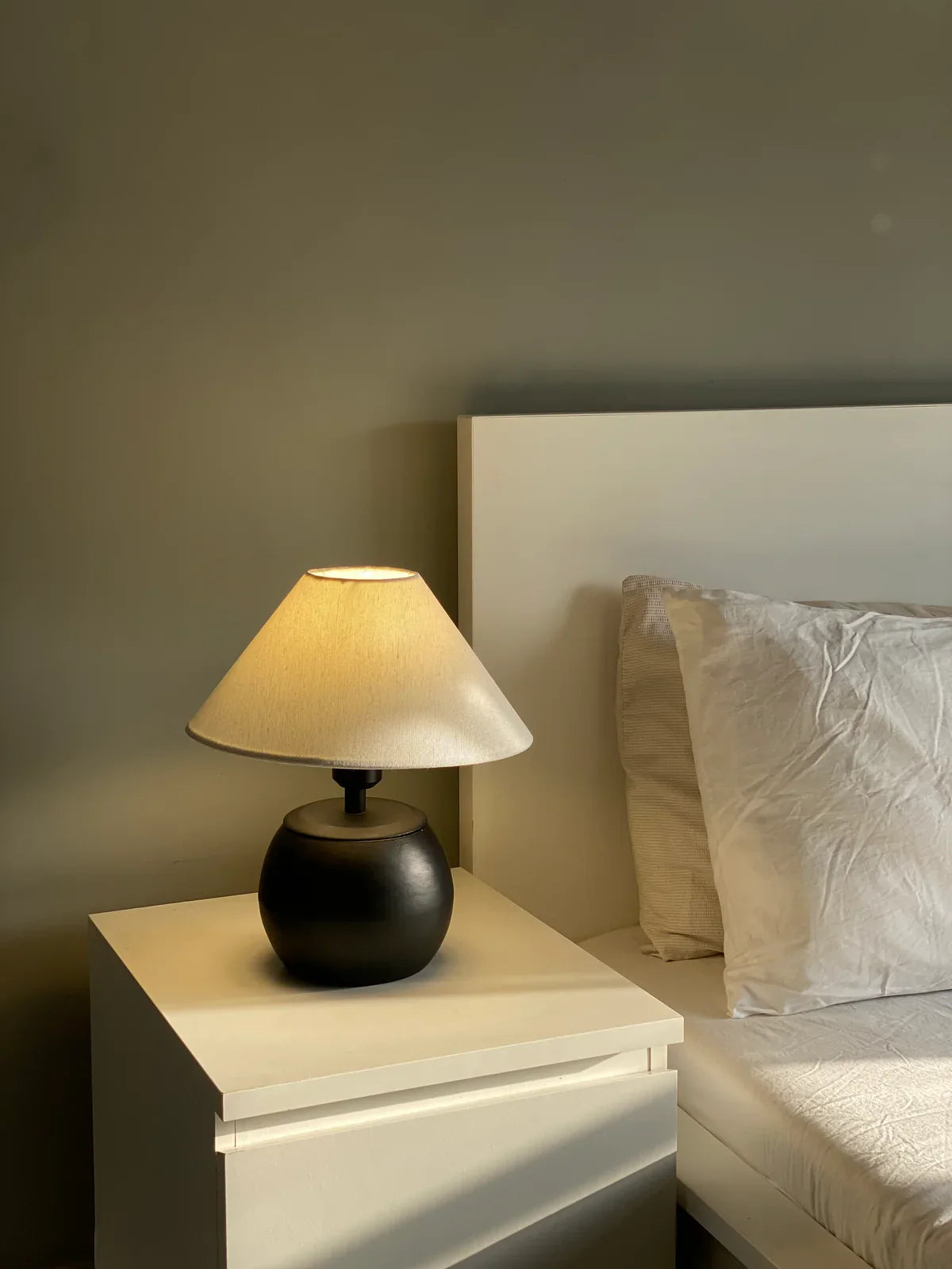 Mini Orb’ Lamp – Sleek Black Terracotta with Cream Shade (14.5")