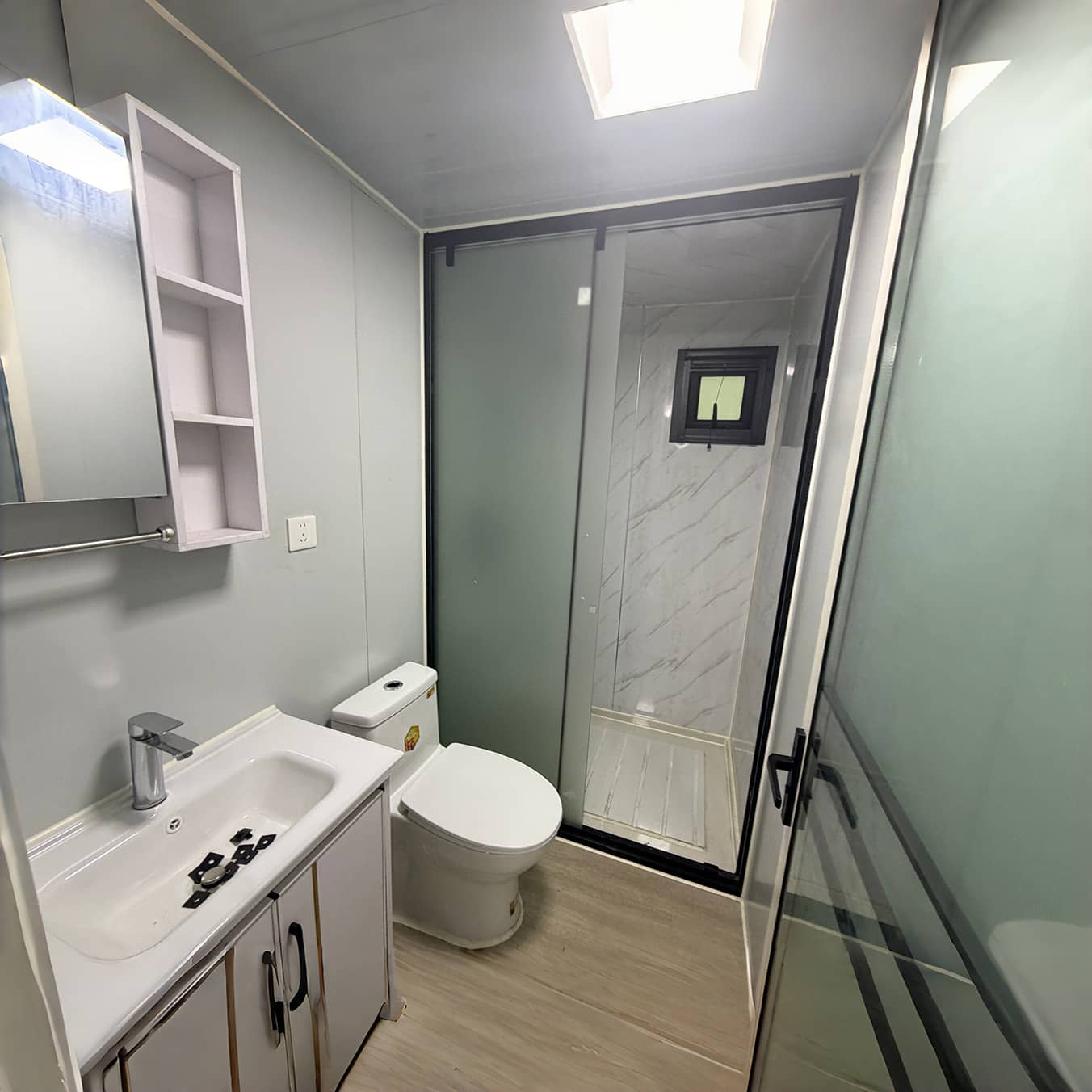 20ft Foldable 2-Bedroom Container Home — Expandable Prefab House for ADU & Rental