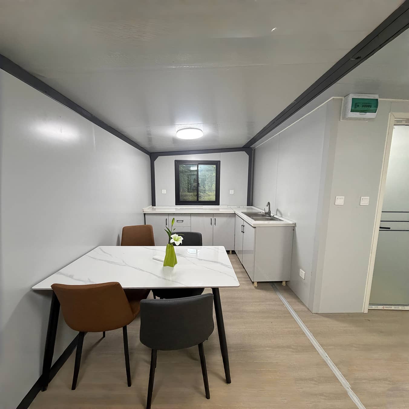 20ft Foldable 2-Bedroom Container Home — Expandable Prefab House for ADU & Rental