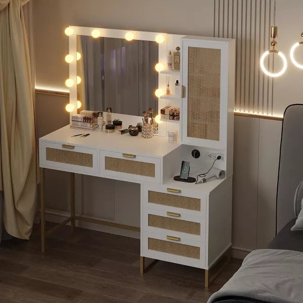 Vanity Mirror, Built-in Lights