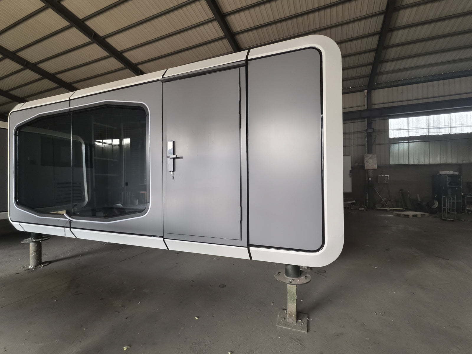 High-End Modular Capsule Pod — Steel Tiny Home for Hostels, Offices & Villas
