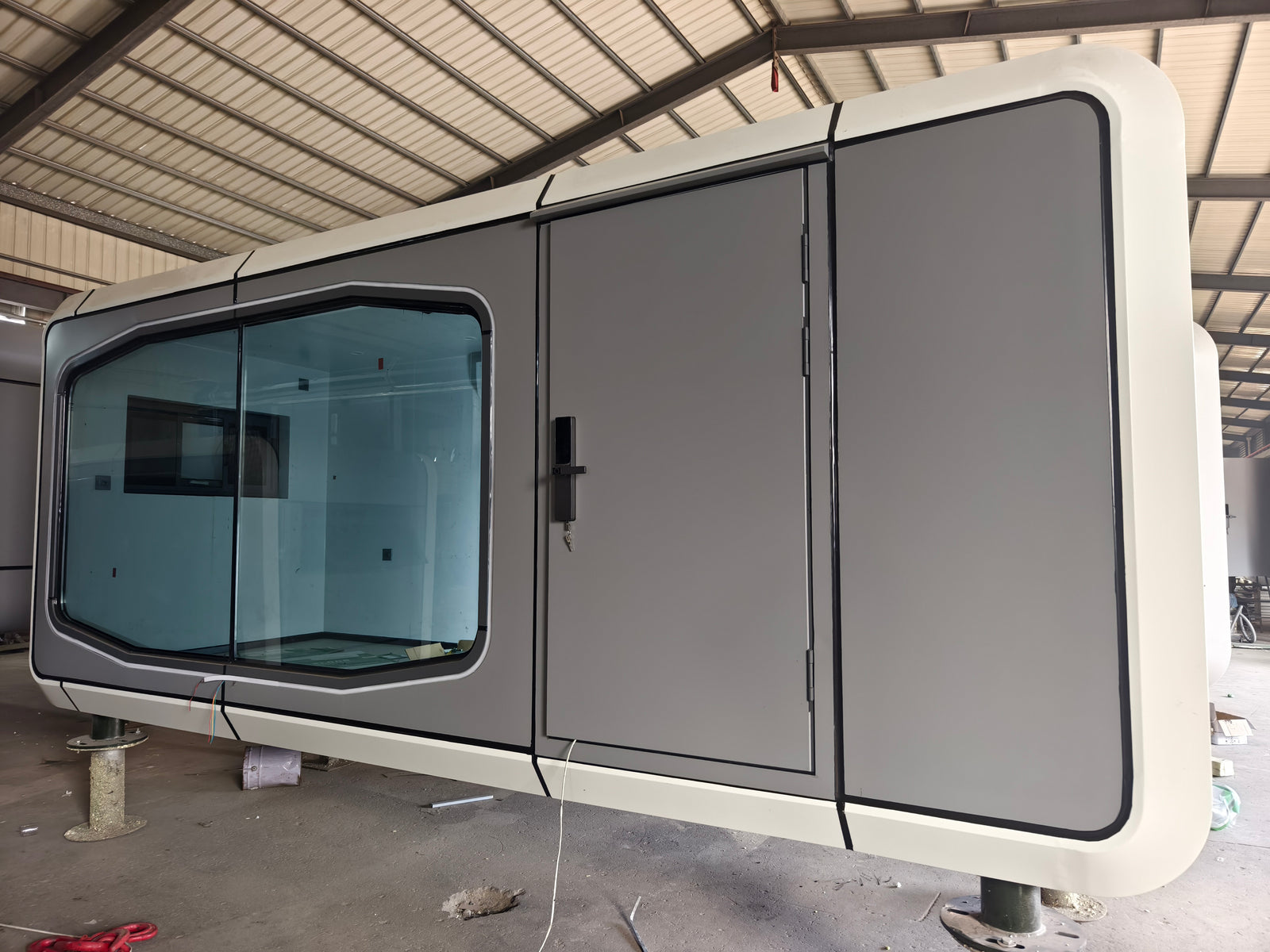 High-End Modular Capsule Pod — Steel Tiny Home for Hostels, Offices & Villas