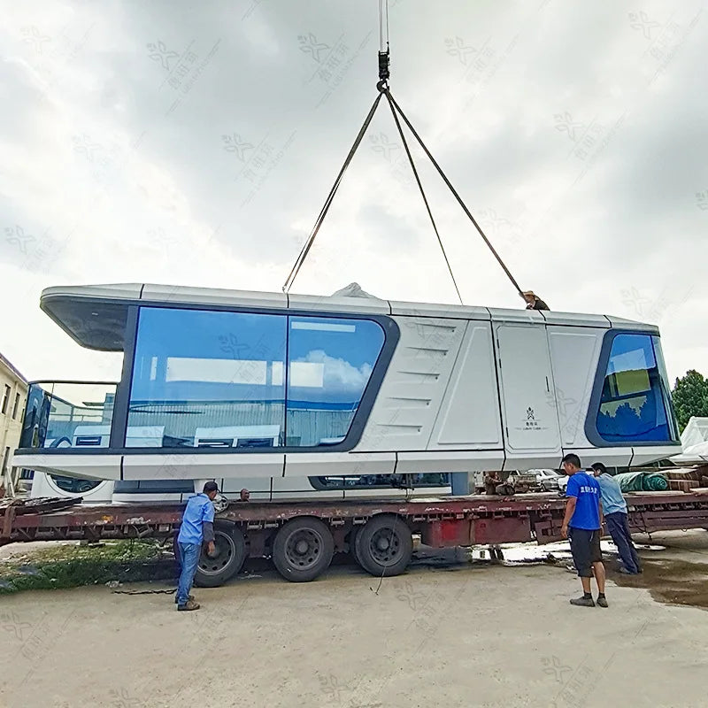 40ft Luxury Capsule-Style Container Villa — Extendable Light-Steel Prefab Home